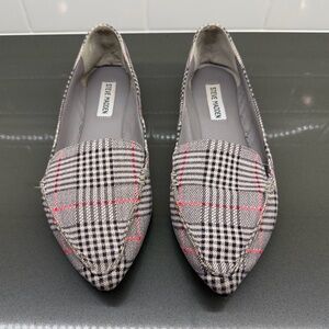 Steve Madden Women's Feather Loafer Flat Plaid